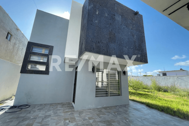 CASA DOS PISOS EN COLONIA SUBDIVISION TEC