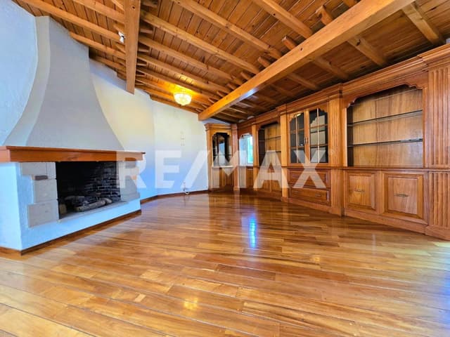 Casa de Lujo en Parques de la Herradura con Doble Seguridad y Terraza