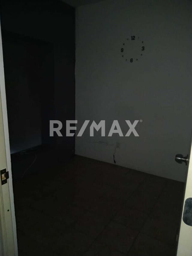 Local Comercial en Renta, Plaza Mayor, Leona Vicario, Metepec, Estado de México.