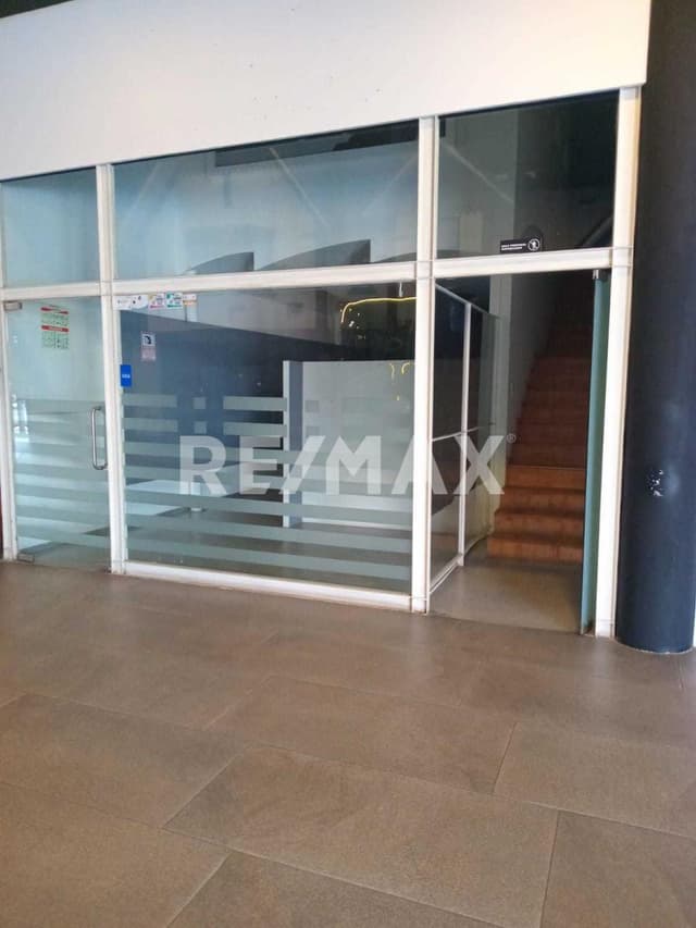 Local Comercial en Renta, Plaza Mayor, Leona Vicario, Metepec, Estado de México.