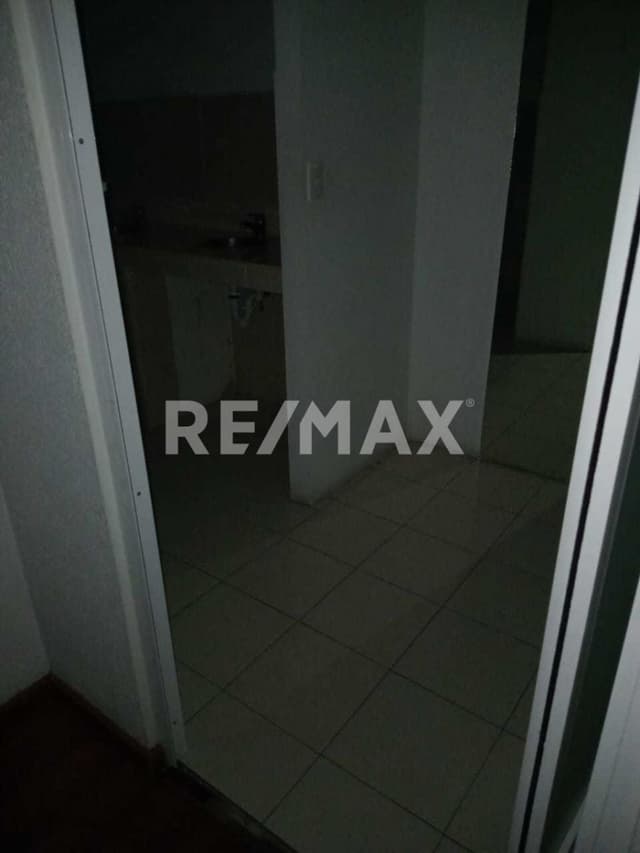 Local Comercial en Renta, Plaza Mayor, Leona Vicario, Metepec, Estado de México.