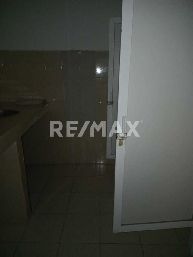 Local Comercial en Renta, Plaza Mayor, Leona Vicario, Metepec, Estado de México.