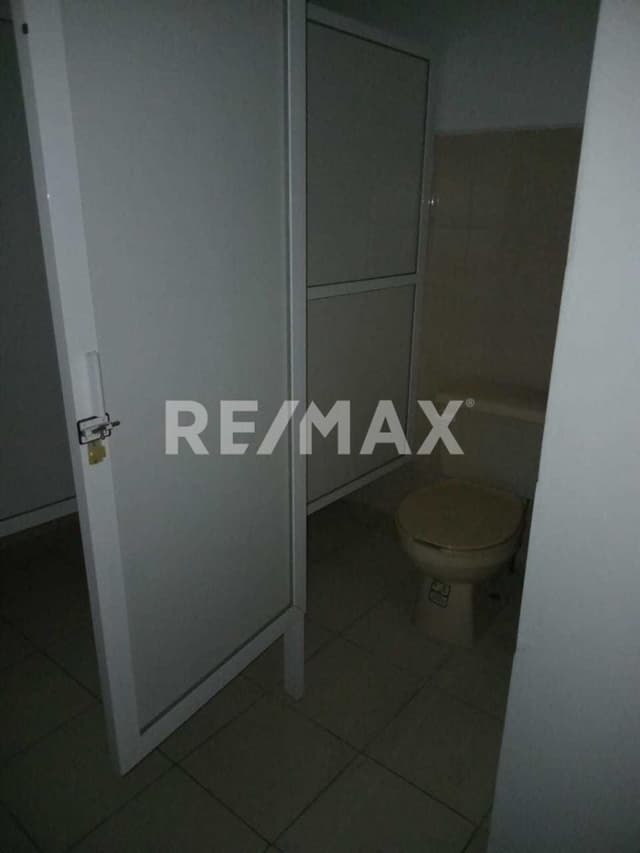 Local Comercial en Renta, Plaza Mayor, Leona Vicario, Metepec, Estado de México.