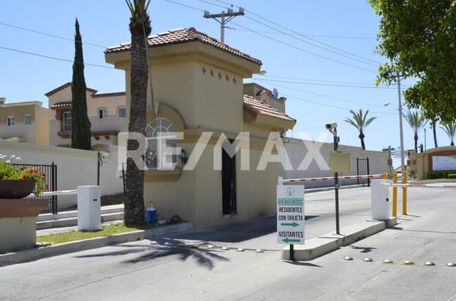Casa en Renta en Fraccionamiento Urbi Quinta del Cedro, Tijuana