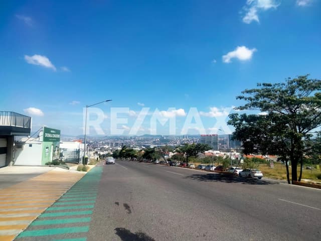 Consultorio en venta en torre B MOMENTUM Centro Sur Querétaro