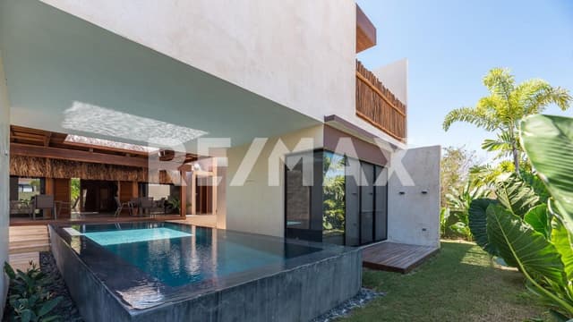 Casa en Venta con Paneles Solares en Yucatán Country Club, Mérida, Yucatán