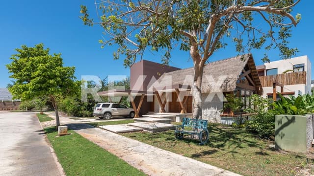 Casa en Venta con Paneles Solares en Yucatán Country Club, Mérida, Yucatán