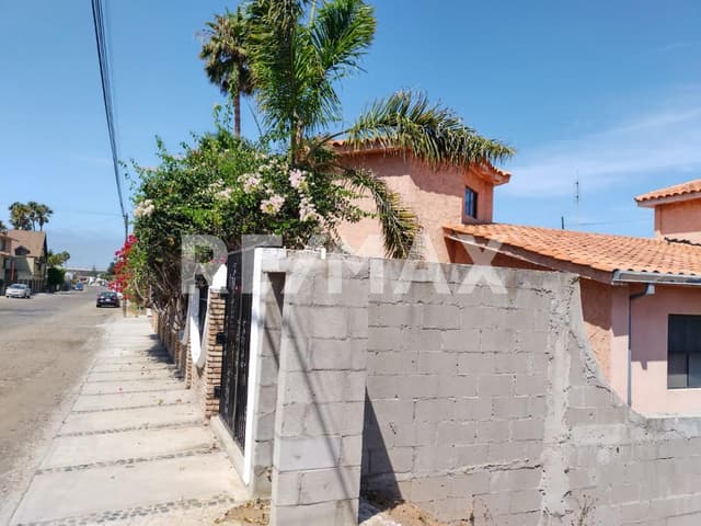 Venta de Terreno con Vista Panorámica al Mar en Comunidad Privada