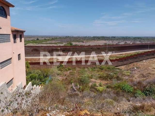 Venta de Terreno con Vista Panorámica al Mar en Comunidad Privada