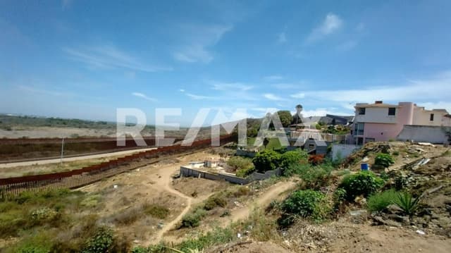 Venta de Terreno con Vista Panorámica al Mar en Comunidad Privada