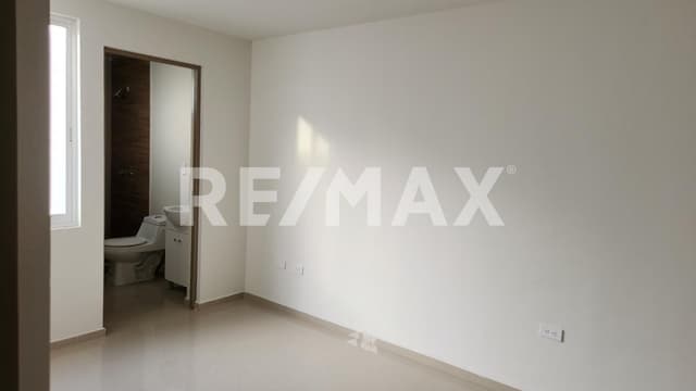 Se vende casa al sur de la ciudad, en el Fraccionamiento Benito Juárez.