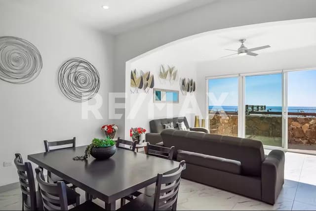 RENTA VILLA EN FRACCIONAMIENTO FRENTE AL MAR DE ROSARITO 