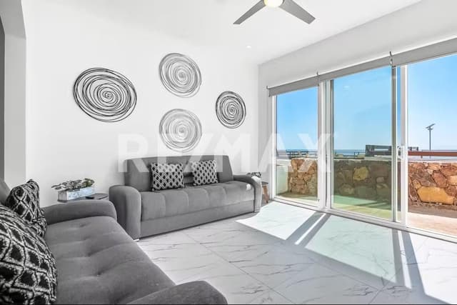 RENTA VILLA EN FRACCIONAMIENTO FRENTE AL MAR DE ROSARITO 