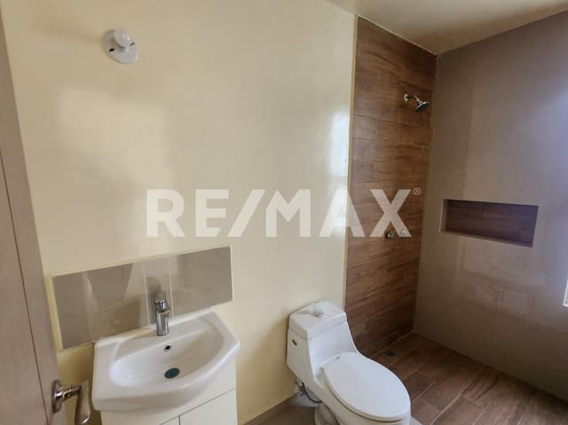 Se vende casa al sur de la ciudad en fraccionamiento Benito Juarez.