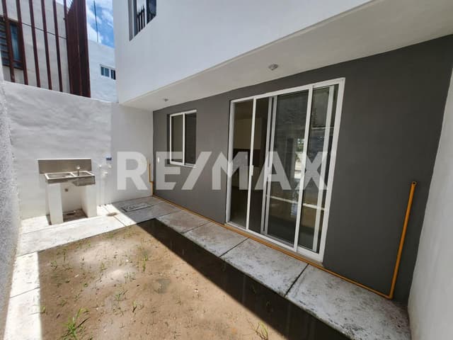 Se vende casa al sur de la ciudad en fraccionamiento Benito Juarez.