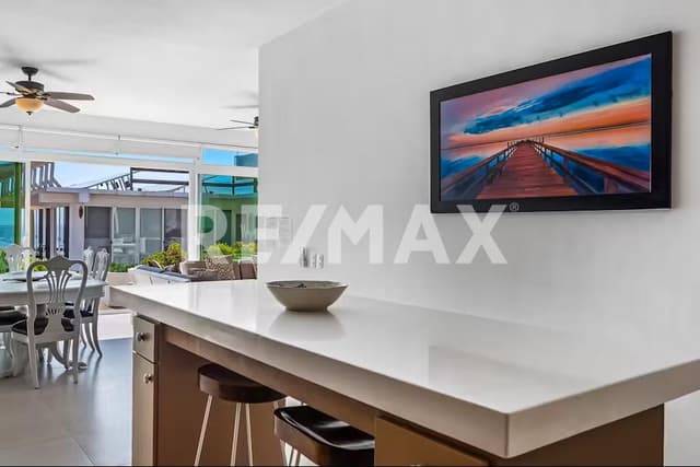 RENTA VILLA EN FRACCIONAMIENTO FRENTE AL MAR DE ROSARITO 