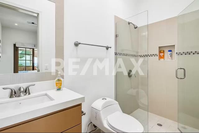 RENTA VILLA EN FRACCIONAMIENTO FRENTE AL MAR DE ROSARITO 