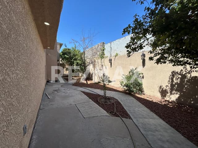 AMPLIA RESIDENCIA EN VENTA EN COUNTRY RAQUET CLUB 