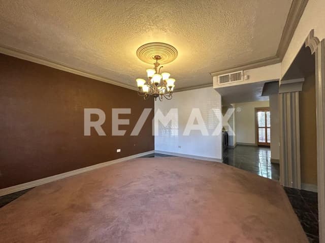 AMPLIA RESIDENCIA EN VENTA EN COUNTRY RAQUET CLUB 