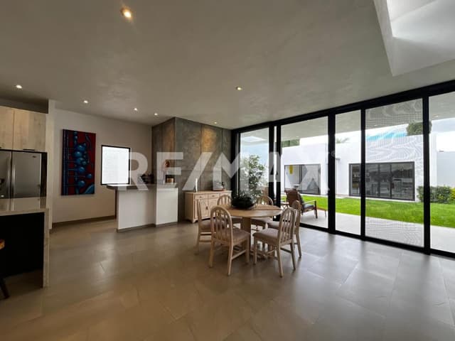 CASA UNA PLANTA JURICA