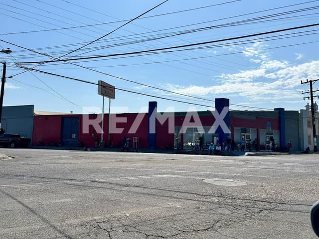 BODEGA COMERCIAL EN RENTA 