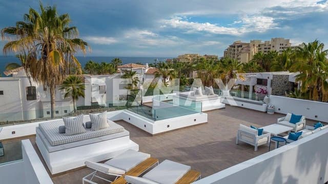 Casa Vera 9 Camino a la Playa, Cabo Corridor