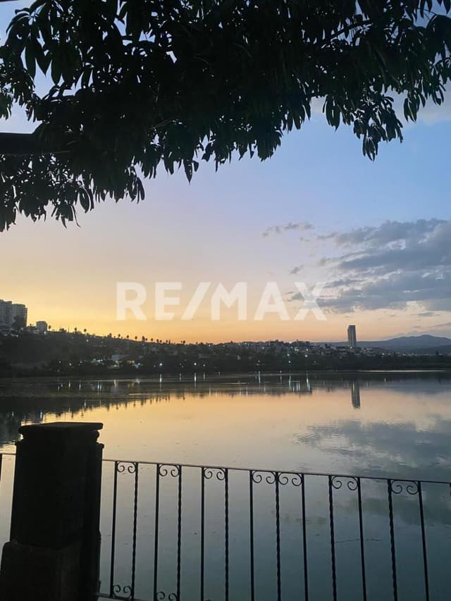 Villa  amueblada en edificio Península en Hacienda el Tintero