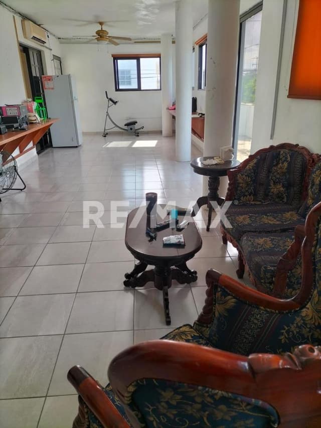 Propiedad en Esquina en Francisco de Montejo