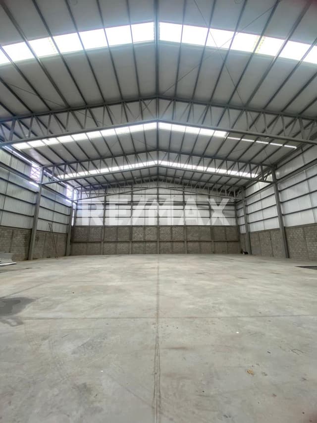 BODEGA EN RENTA EN BUSSINES PARK 