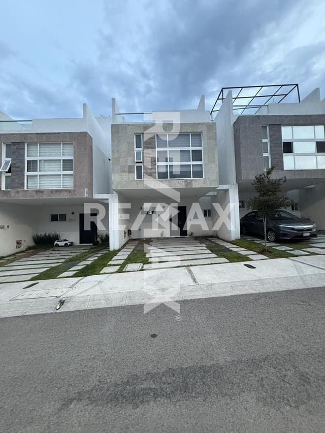 Renta de casa en Paseo San Junipero