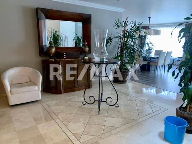 Casa en Condominio en Hacienda de las Palmas 