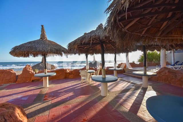 Condo frente al mar a un SUPER PRECIO