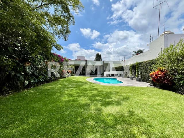 Casa sola en excelente ubicación, Col. Tlaltenango, Cuernavaca, Morelos...Clave 5827