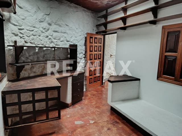 Gran oportunidad de inversión en terreno con casa para remodelar, Lomas de Jiutepec, Jiutepec, Morelos...Clave 5828