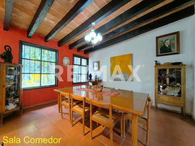 CASA CON JARDÍN DE 300m2