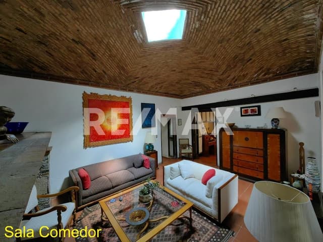 CASA CON JARDÍN DE 300m2