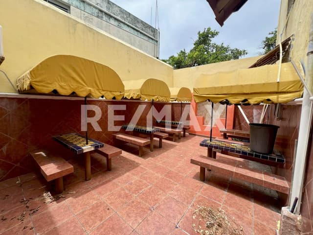 Casona en Venta para remodelar a metros del parque de Santiago, Mérida Centro
