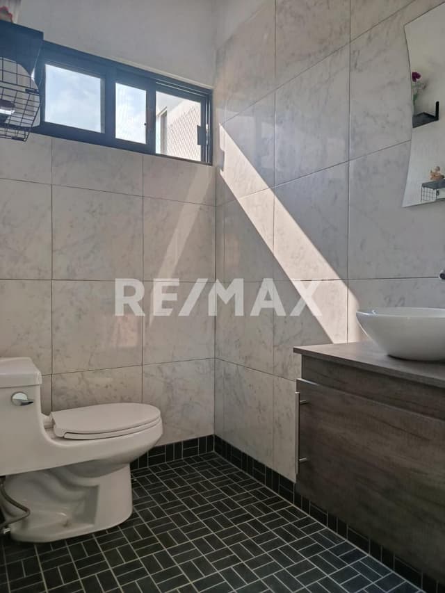 Casa sola en Hacienda de las Flores, Jiutepec, Morelos( Cesión de derechos)...Clave 5835