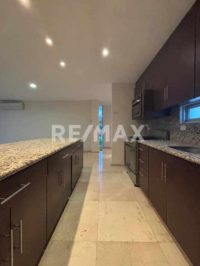 Renta Town House de 3 recámaras de super lujo en Montebello, Mérida Yucatá