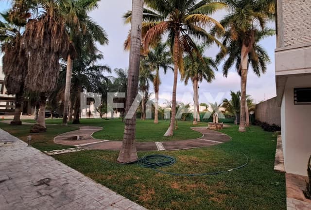 Renta Town House de 3 recámaras de super lujo en Montebello, Mérida Yucatá