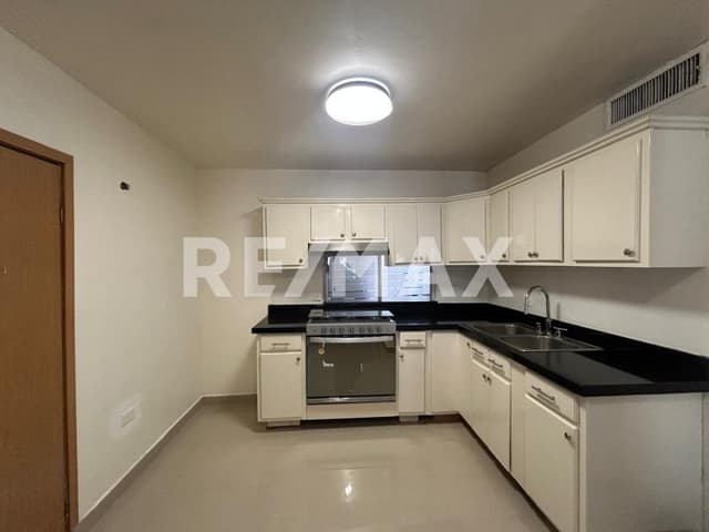 CASA EN VENTA EN PALMAS SAN ISIDRO