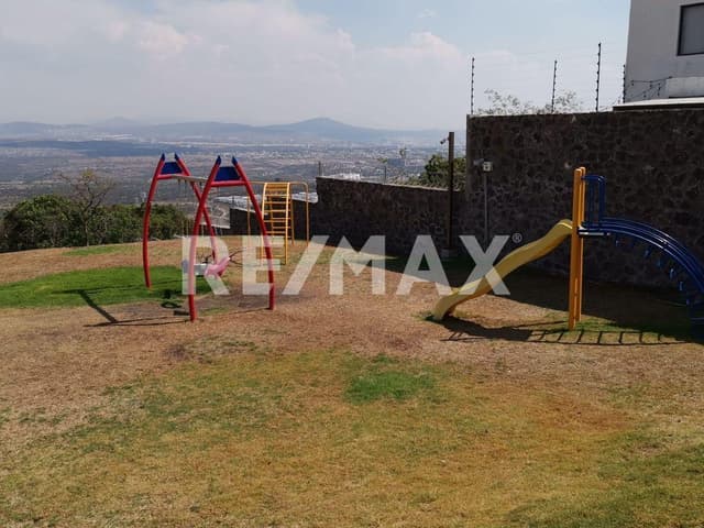 Renta casa en El Canto, Zibatá con roof top y vista al valle