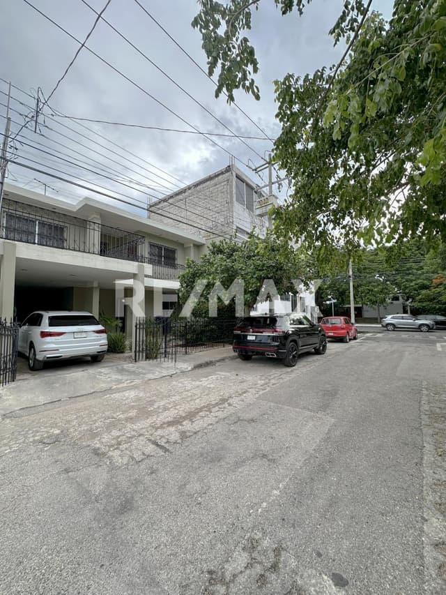 Casa en venta cerca de av 60 col Villas del Sol, Mérida, Yucatán
