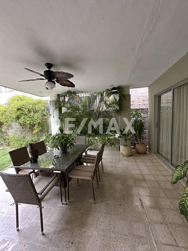 Casa en venta cerca de av 60 col Villas del Sol, Mérida, Yucatán