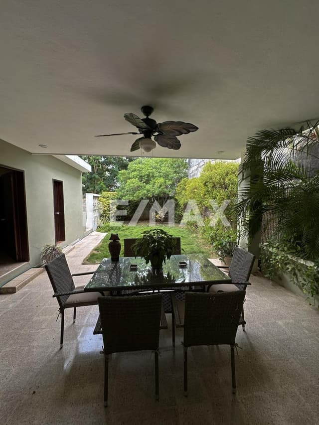 Casa en venta cerca de av 60 col Villas del Sol, Mérida, Yucatán