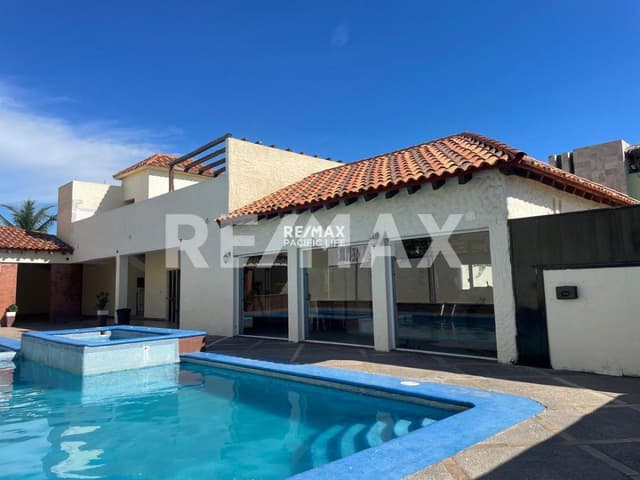 CASA EN VENTA EN LA JOYA