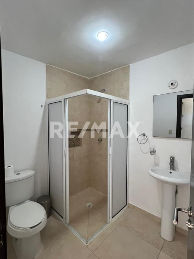 Casa en venta en Av. Candiles, en Cumbres del Campestre sobre Av. Chabacano.