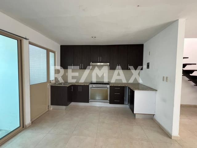 Casa en venta en Av. Candiles, en Cumbres del Campestre sobre Av. Chabacano.