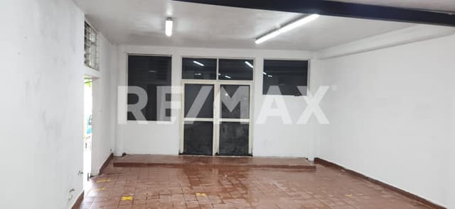 Bodega Comercial en Renta frente a zona médica –  Guadalupe, Col. Jardines de San Rafael