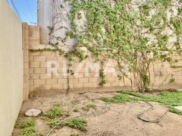 SE RENTA CASA EN PRIVADA MARSELLA